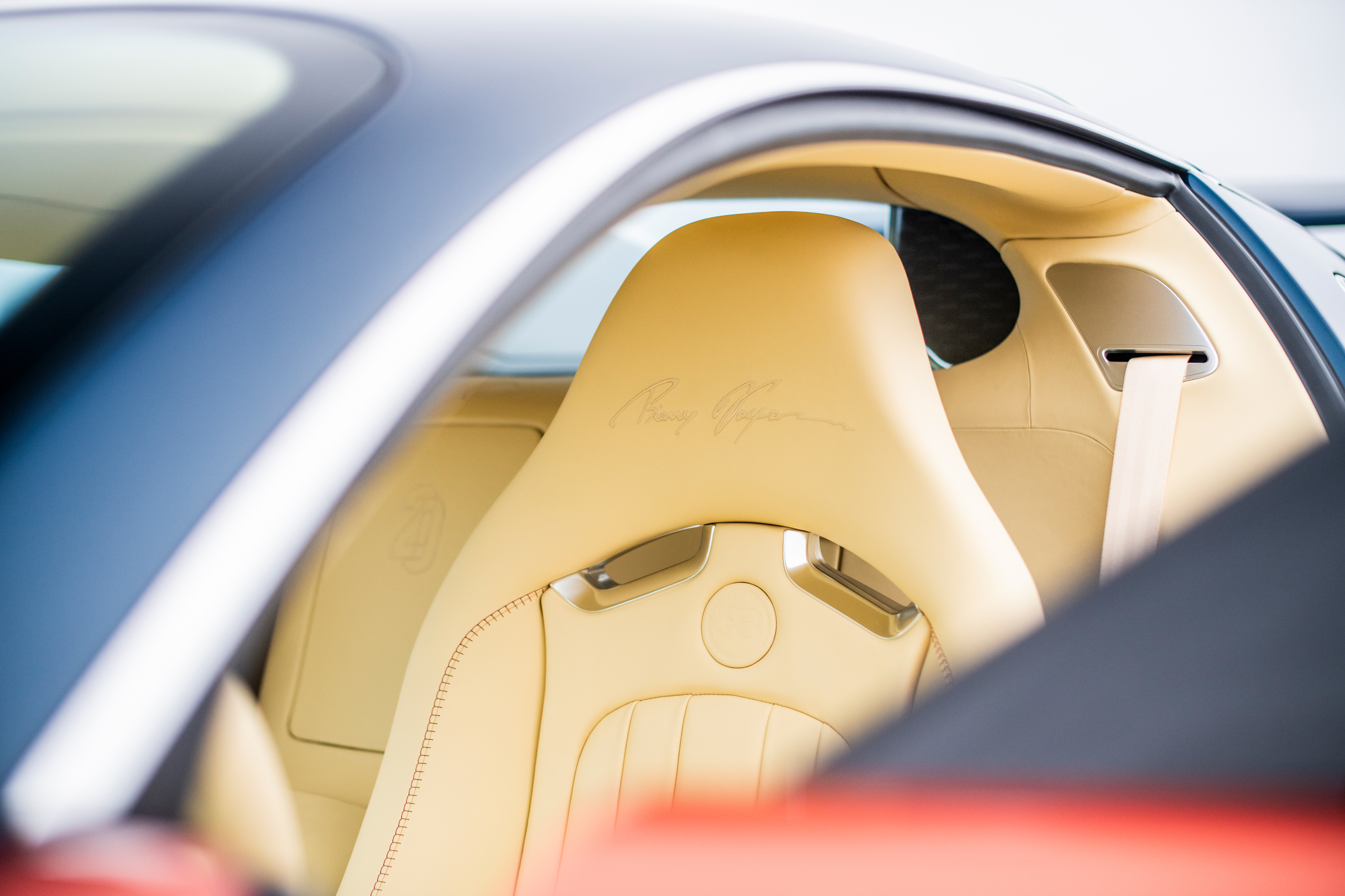 The interior with its leather in ‘Magnolia’ brings a fresh visual expression to the Veyron while preserving its legacy.